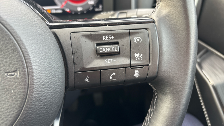 Nissan Qashqai 1.3 DiG-T MH N-Connecta 5dr Petrol Hatchback